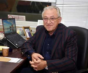 Проф. д.н. Марин Паунов, УНСС: Българинът по празниците се чувства добре, макар и леко озлобен заради кризите, смята български учен